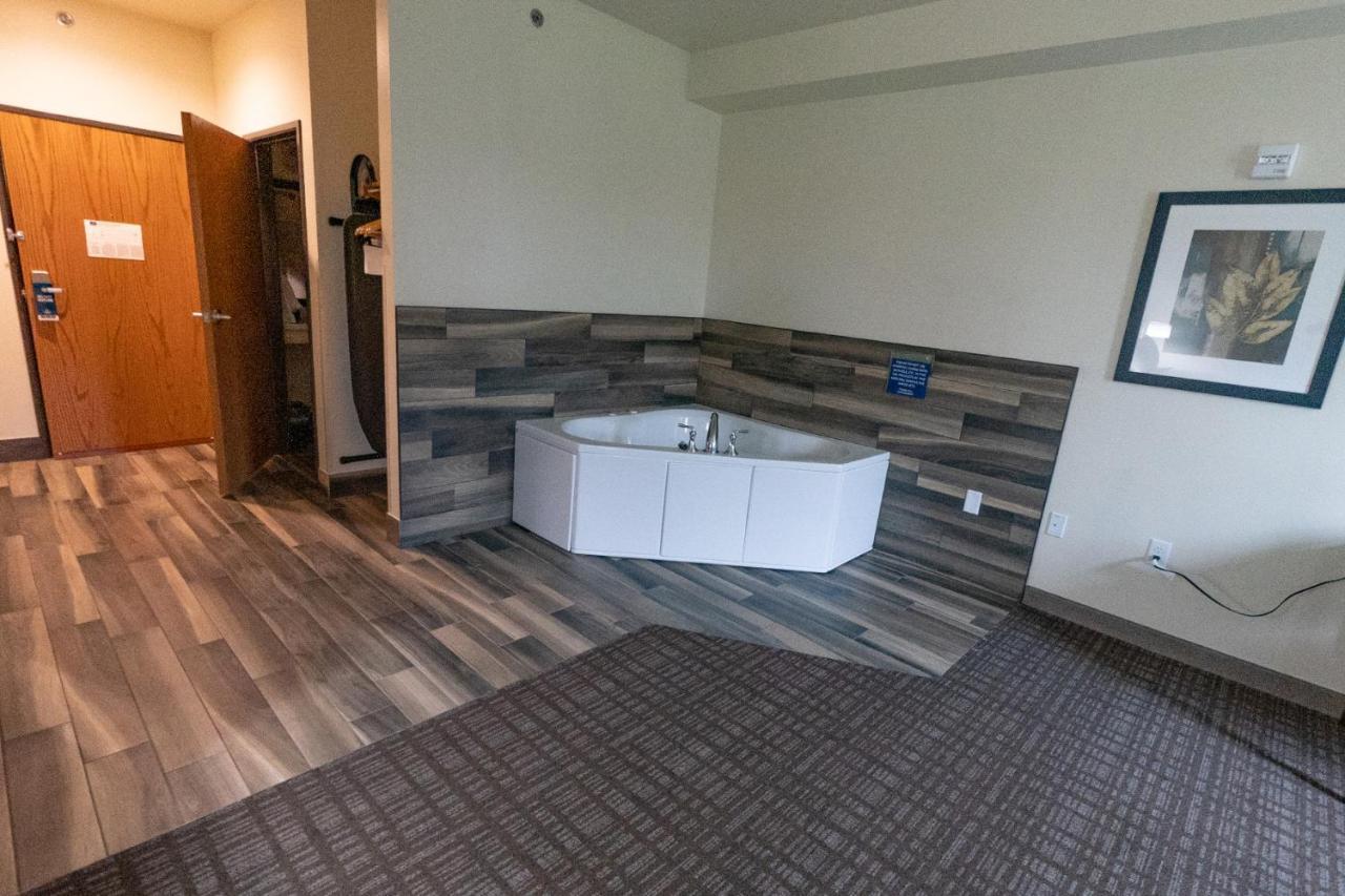 Cobblestone Hotel & Suites-Sheldon Buitenkant foto